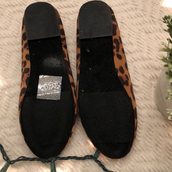 Beautiful cheetah print flats never worn! - Picture 2 of 3